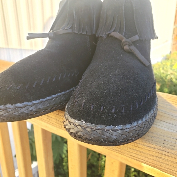 UGG Kennadi Suede Ankle Booties Boho Hard Sole Moccasins Fringe Black 8.5 - Picture 11 of 13